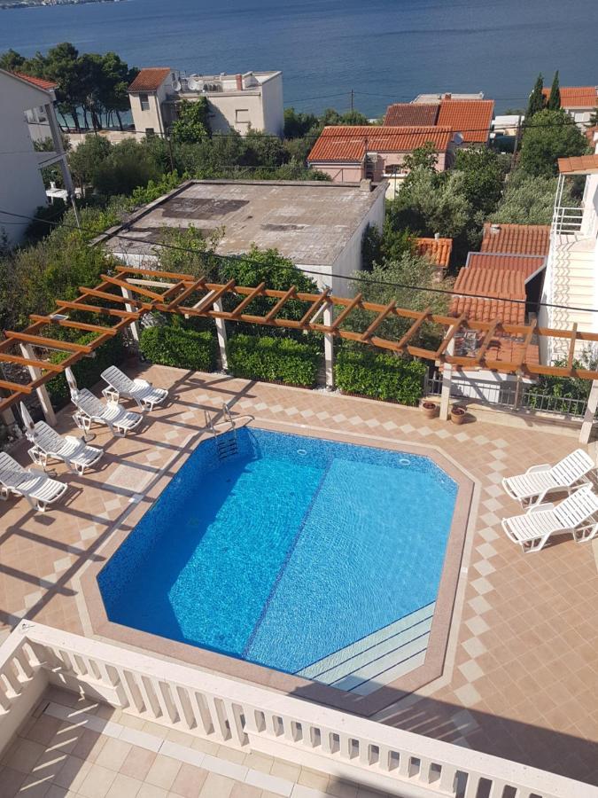 Apartment Lea Слатине Екстер'єр фото